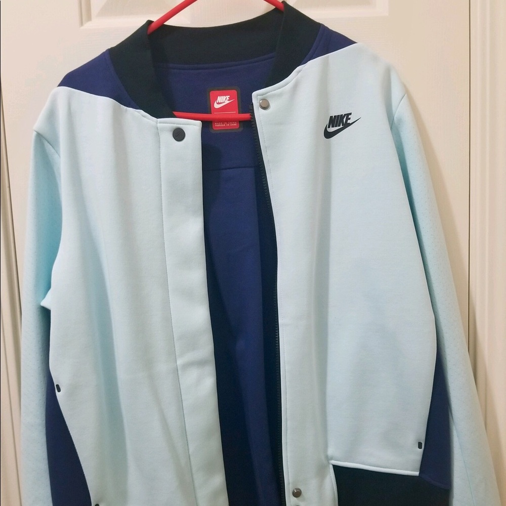 SOLD 🚫Women’s Blue Nike Jacket🚫